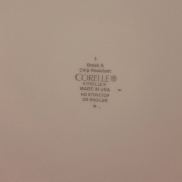 Set of 4 Corelle Dinner Plates - Picture 2 of 3